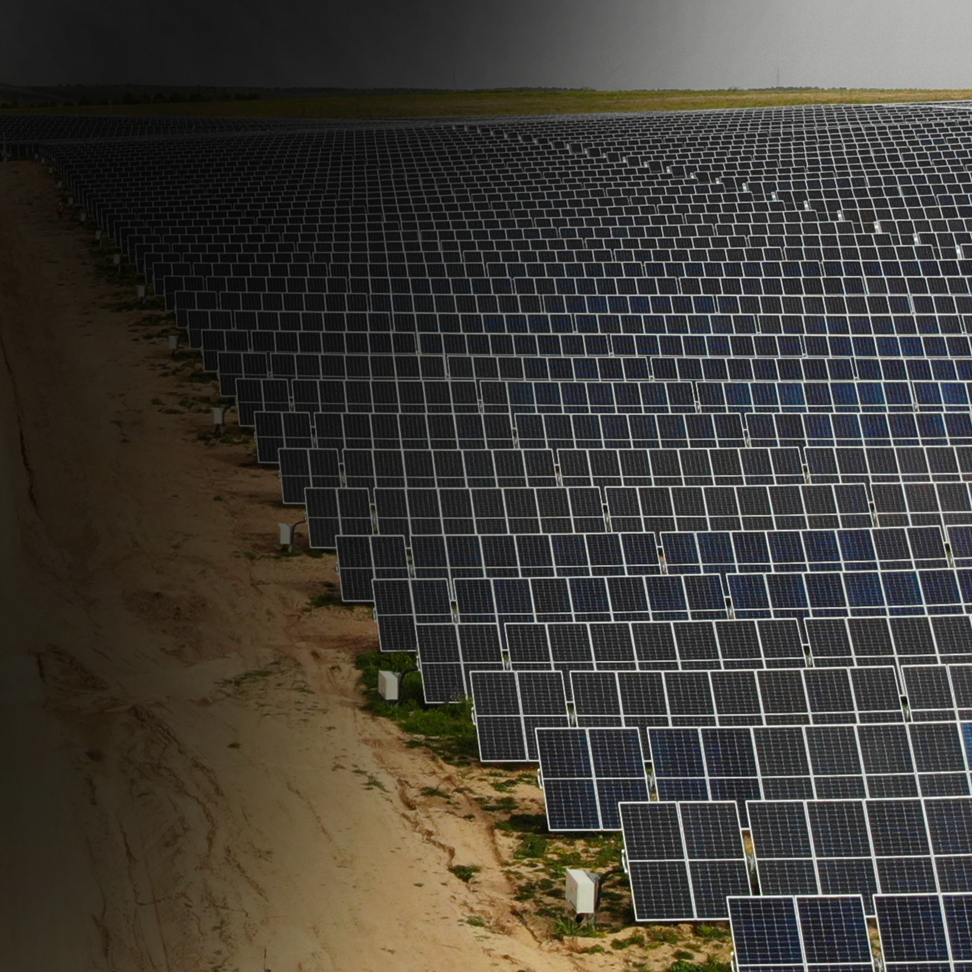 Vue aérienne d'une centrale photovoltaïque